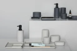 Serax Cose Ovale Opbergpot Met Deksel Hoog 6,5x10,2 Cm 5 Serax Cose Ovale Opbergpot Met Deksel Hoog 6,5x10,2 Cm -Woninginrichting Series 570909 01 11 EnvironmentImage db8a20913f scaled