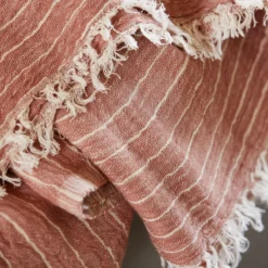 House Doctor Alice Stripe Plaid 140x200 Cm -Woninginrichting Series 571926 01 11 EnvironmentImage 961ba434d0