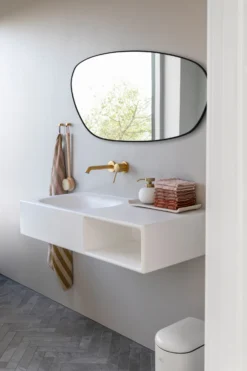 Mette Ditmer Figura Spiegel Large -Woninginrichting Series 578727 01 41 EnvironmentImage ef1bcda77a scaled